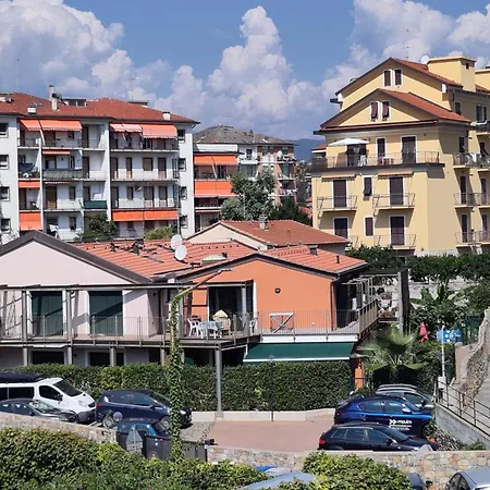 Con Terrazzo E Parcheggio *